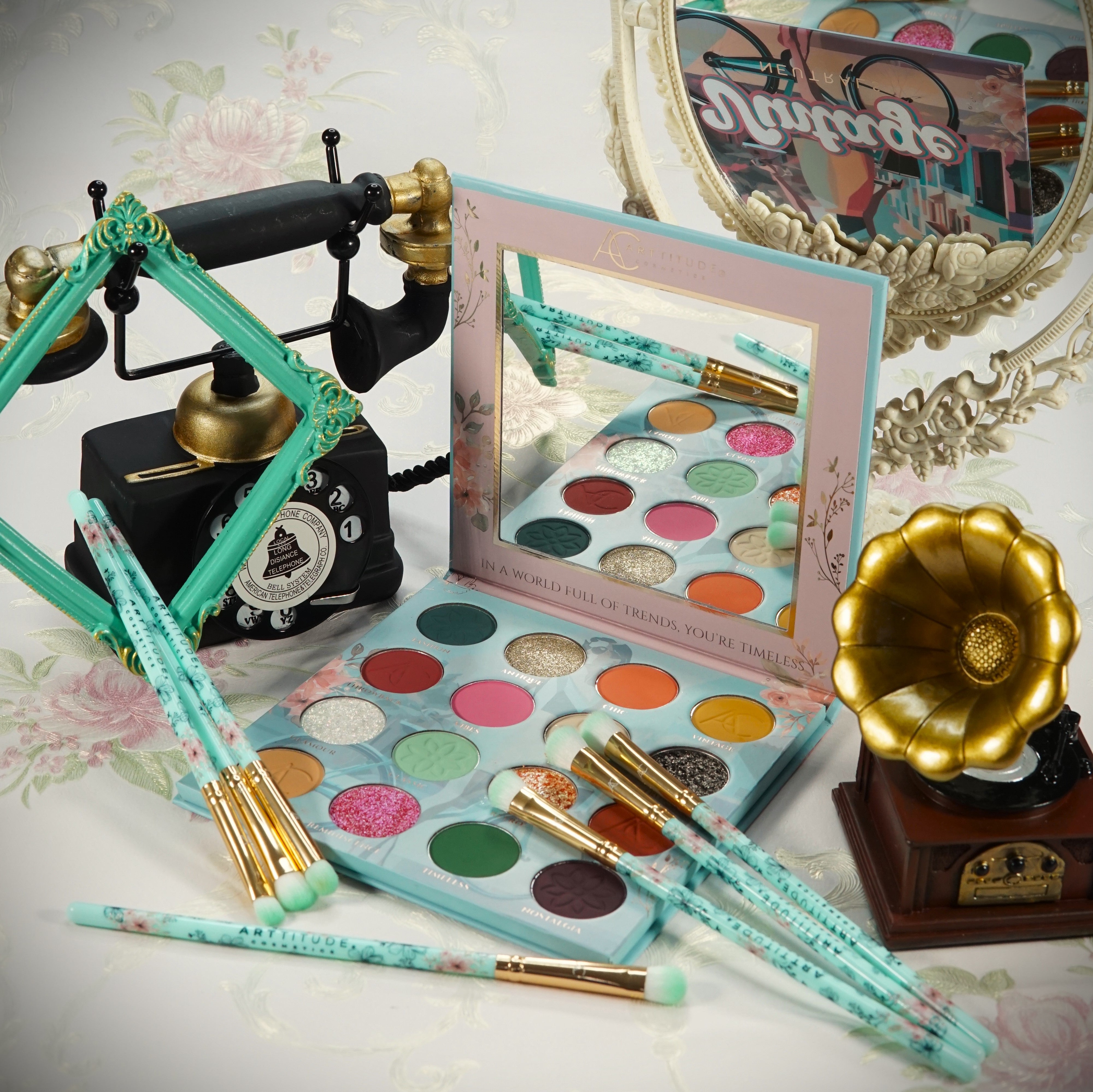 Vintage Palette and Brush Set