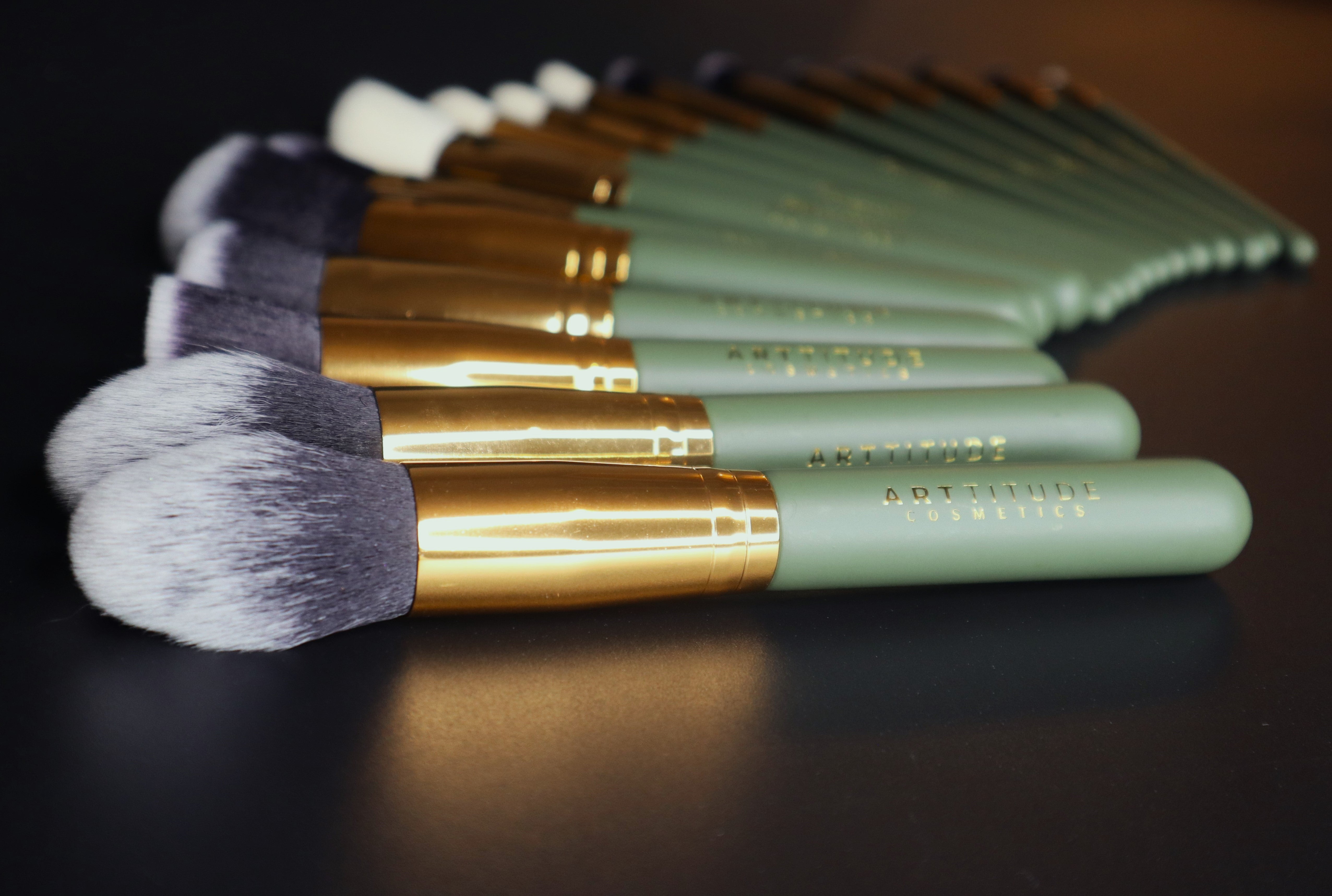 LUXE Make-Up Brush Set - 18 Piece
