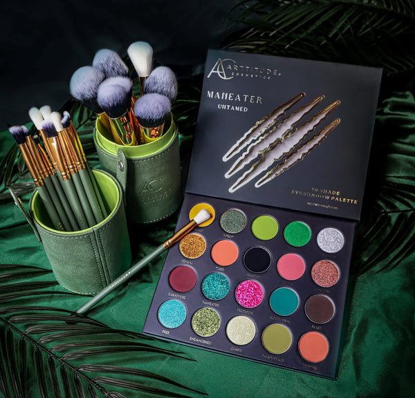 Maneater Palette & 18 Piece LUXE Make-Up Brush Set